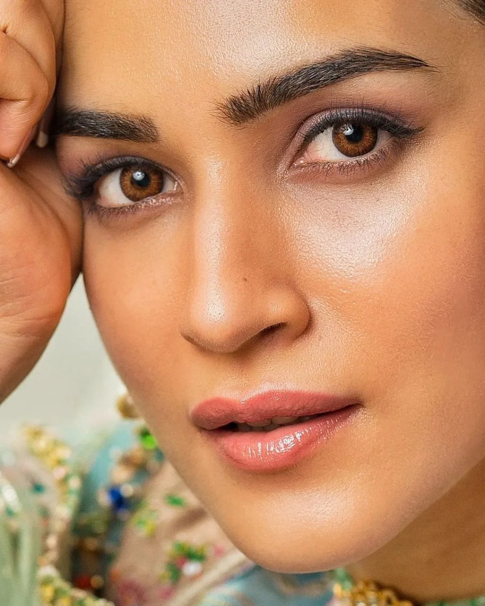 KritiTrends's tweet photo. Closeups ❤️!.
@kritisanon  #KritiSanon https://t.co/eZxppiXqoG