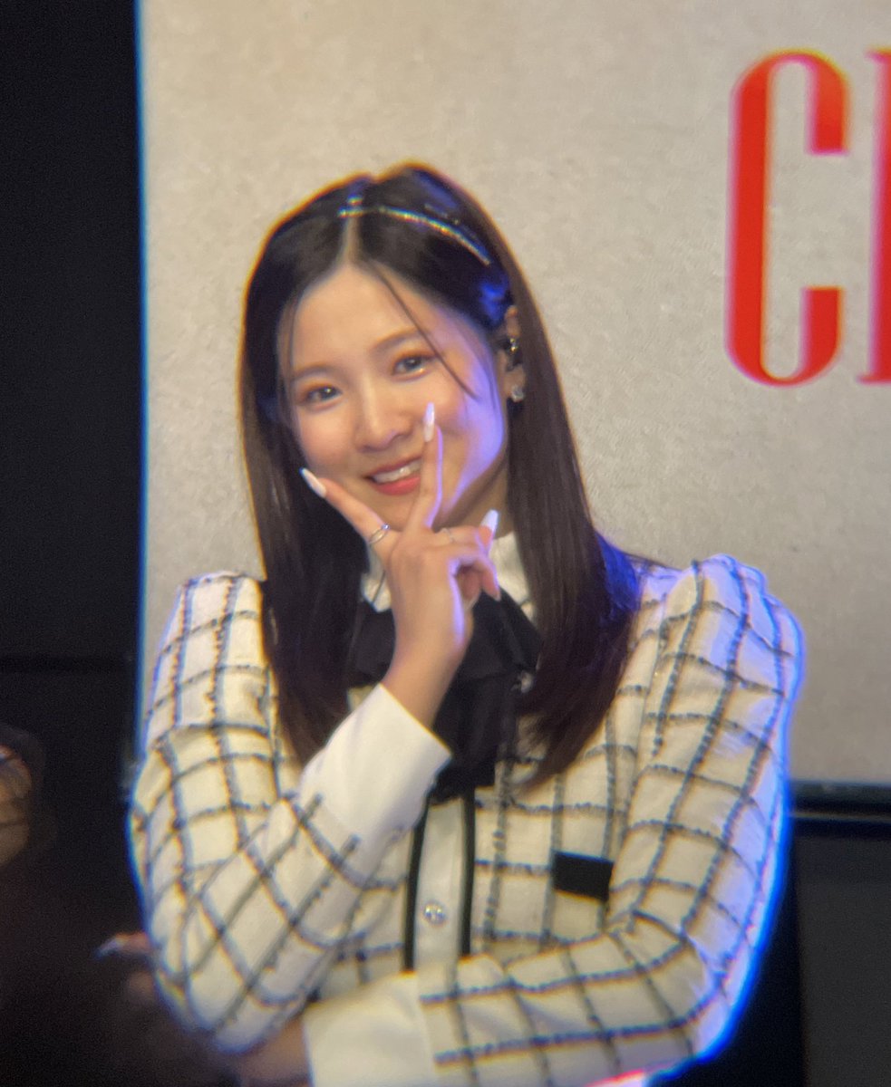 reminiconico's tweet photo. 230617 팬미팅
포토 타임 !!
#레미 #remi #cherrybullet #체리블렛 #CherryTime #이츠체리타임 https://t.co/HJ1rXsWEFm