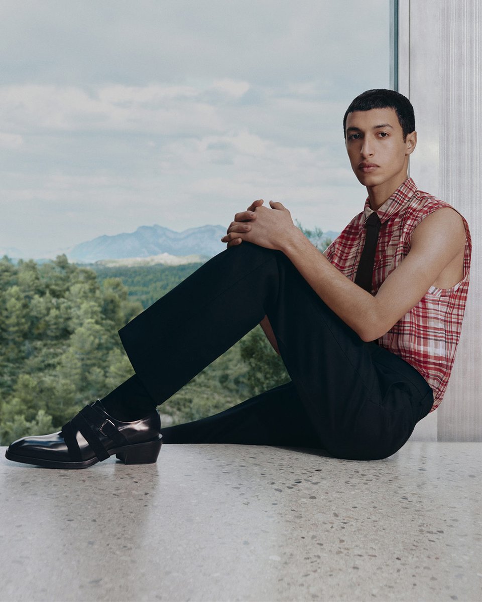 New from #Ferragamo: quiet separates, timeless tailoring and forever footwear. Choose your favorites on #FARFETCH now. shorturl.at/nMW18