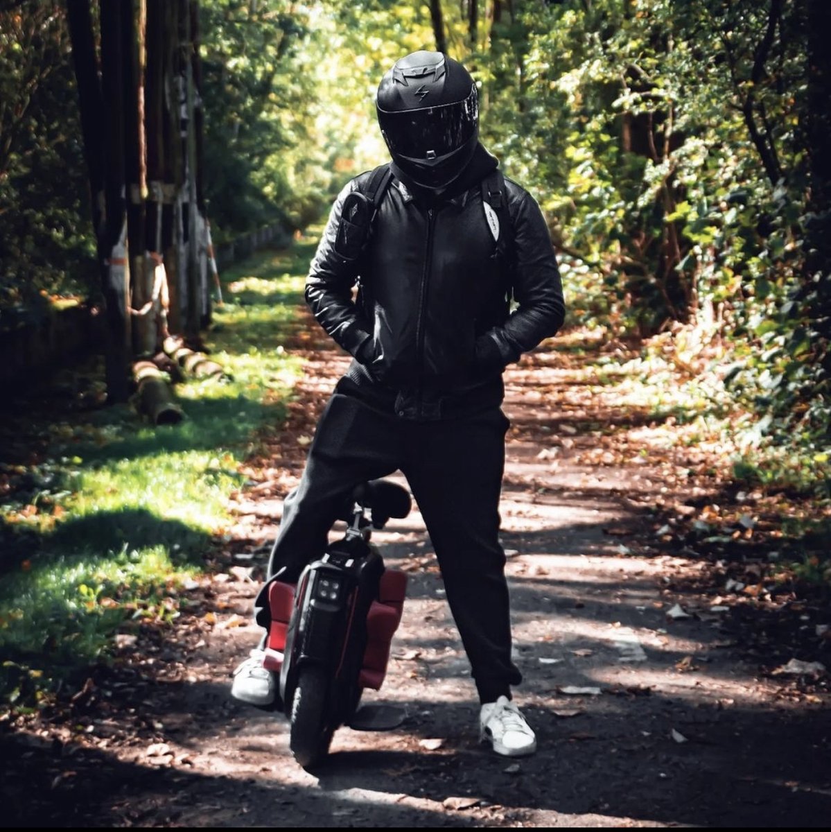 There are so many ways to get around. But EUCs are definitely one of our favorites! ⚡

#euc #electricunicycle #inmotionv11 #v11 #eucgoals #euccommunity #unicycle #inmotion #inmotionusa #myinmotion #v10 #v10f #v8f #v12 #inmotionv12