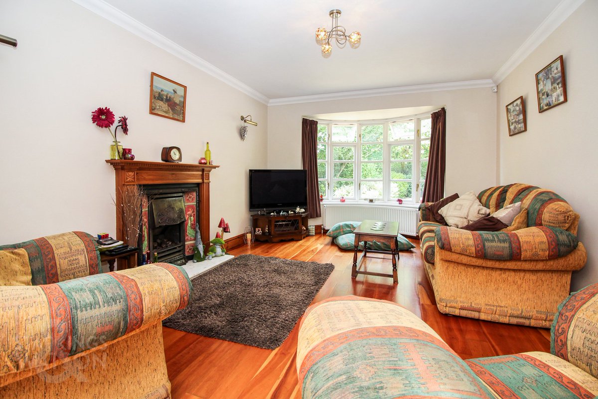 StarkingsWatson's tweet photo. Ready for a New Buyers Style! | 1930's Detached Family Home | Over 2500 Sq ft (stms) | Approx. 0.78 Acre Plot (stms) | Lawned Gardens &amp; Private Woodland | Sweeping Driveway &amp; Garage

Guide Price £695,000
📍 Yarmouth Road, Broome
🏡 View Full Details Here: https://t.co/aYljmIuXSU https://t.co/Gn6PTmCSo8