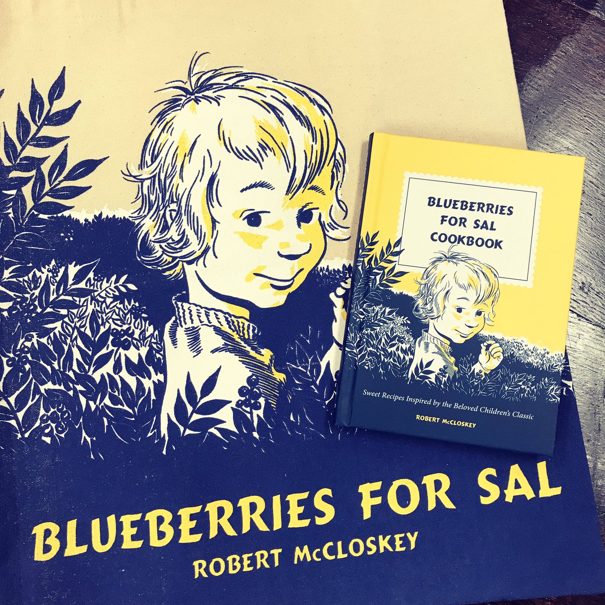 丸善丸の内本店 on Twitter "【4階洋書】”Blueberries for Sal Cookbook” 名作絵本『サリーのこけもも