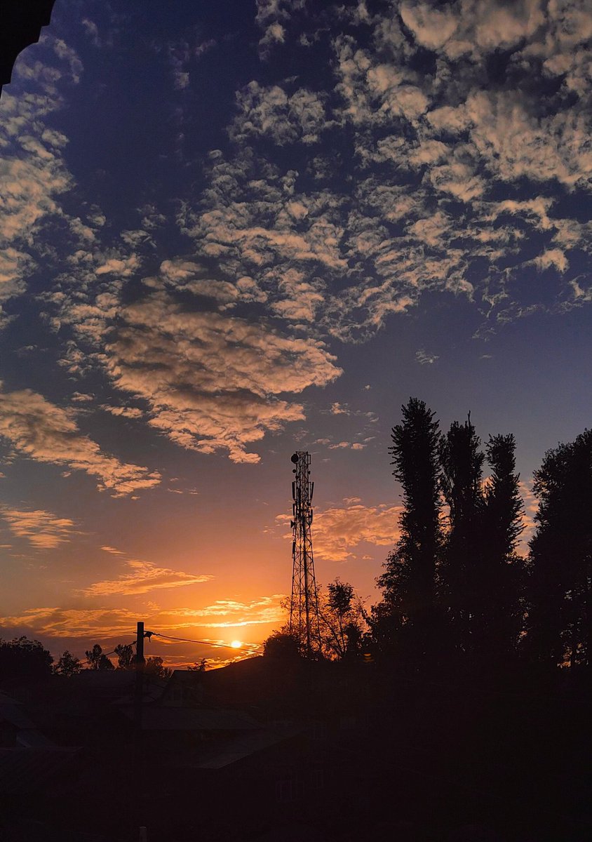 Kastoer_'s tweet photo. Qt with  your last sky media<3 https://t.co/OgkruBA7qd