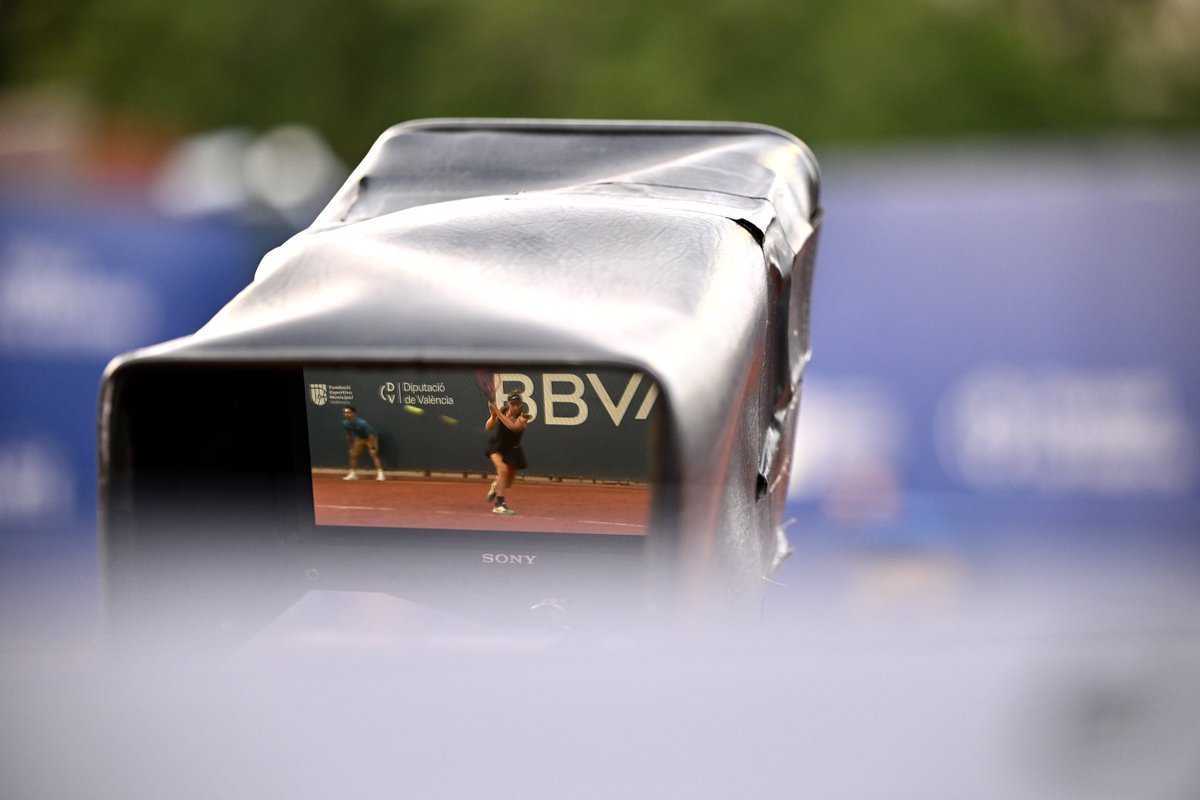 BBVA Open Internacional de Valencia (@bbvaopenval) on Twitter photo ¡Las SF en <a href="/Eurosport_ES/">Eurosport.es</a>! 😉
Si no puedes venir este sábado al <a href="/Sportingtenis/">Sporting Club de Tenis</a>, puedes seguir las semifinales del #BBVAOpenVal en 📺
⏰ ¡A partir de las 17.00 h! ¡Las SF en <a href="/Eurosport_ES/">Eurosport.es</a>! 😉
Si no puedes venir este sábado al <a href="/Sportingtenis/">Sporting Club de Tenis</a>, puedes seguir las semifinales del #BBVAOpenVal en 📺
⏰ ¡A partir de las 17.00 h!