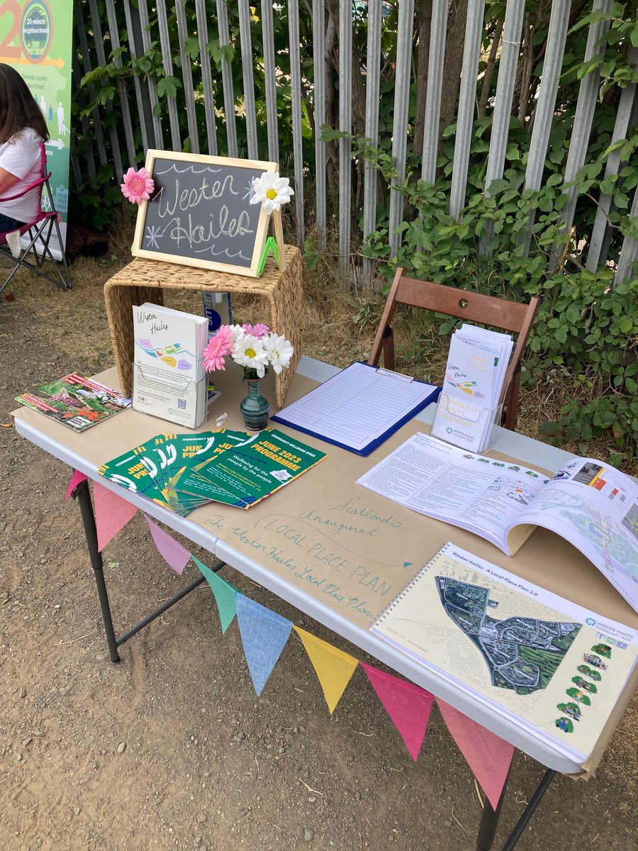 WesterHailesCT's tweet photo. We are all set up at the Edinburgh Canal Festival today! Stop by and say hi from 12-4 - we are just off of the Leamington Lift Bridge. 🤗🚣🌊 https://t.co/ydsI4mG3N1
