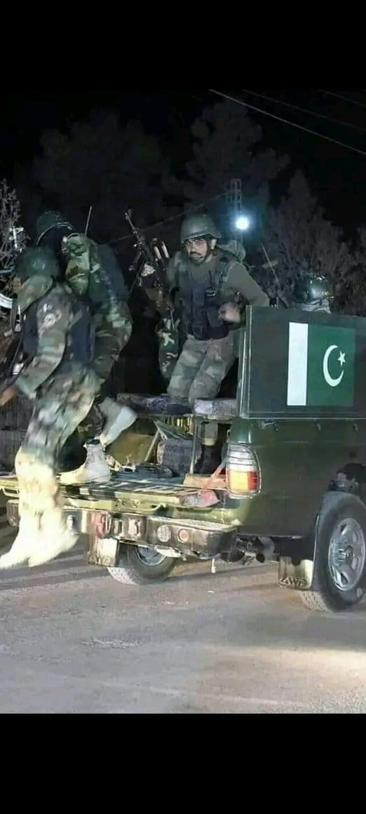 Sleeping on the bed and watching the propaganda against the Pakistan Army, what conditions does the Pakistan Army go through for your peace of mind?
🇵🇰
#PakArmyZindabad
#PakistanPaindabad