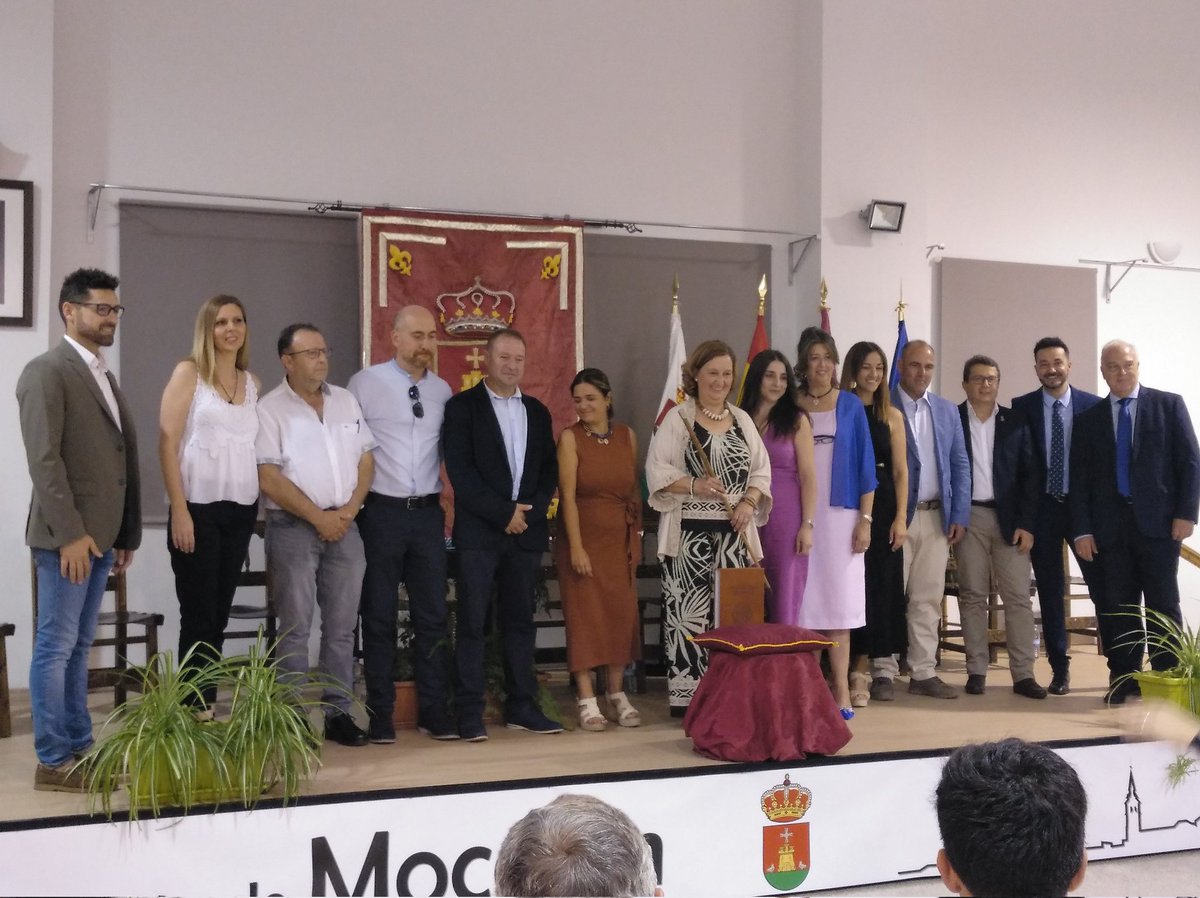 enmocejon's tweet photo. Foto con la que finaliza el acto con los miembros que forman la nueva Corporación Municipal del @AytoMocejon  para la legislatura 2023-2027 https://t.co/MF0Nt6Z7E1
