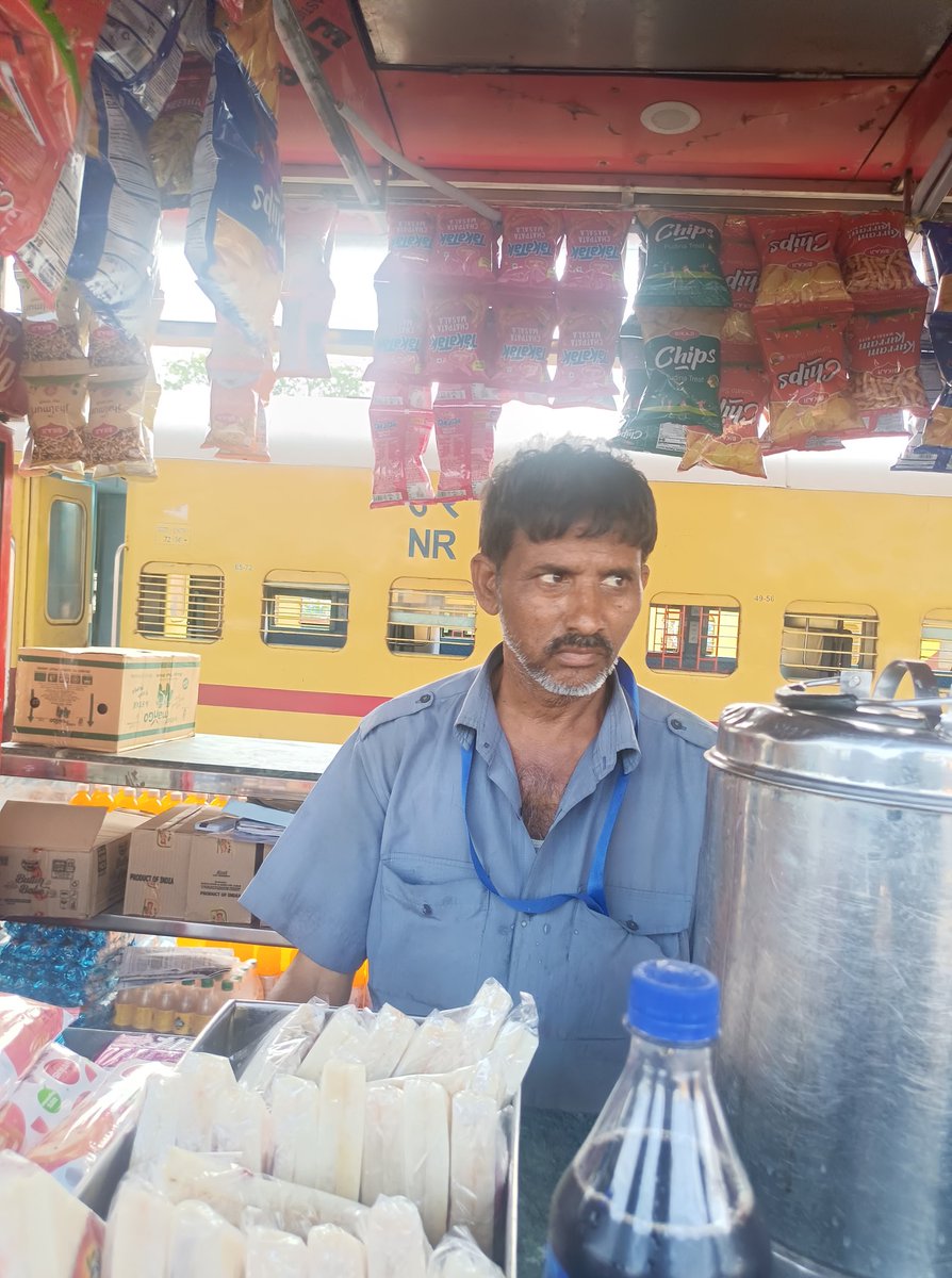 Suhailluddin's tweet photo. This is a shopkeeper at Bareilly Junction who is selling 40 rupees cold drink at 45 rupees price and while asking about reason he argued by saying ‘Isko thanda rakhne ke bhi extra paise lagte Hain or Jo Krna hai kro 45 ki hi milegi ’ I think @RailMinIndia should look into this https://t.co/UzIvGfPdvR