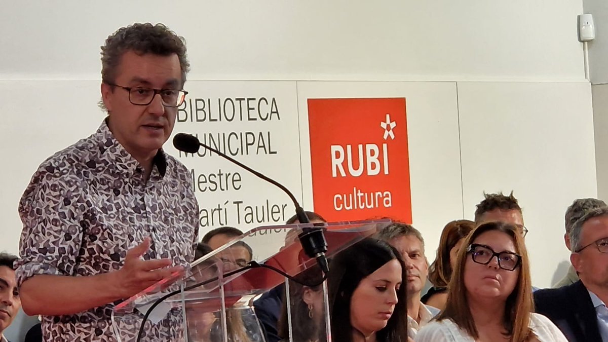 radiorubicat's tweet photo. El regidor d'@ecp_rubi, @AndresMedranoRU, comença les intervencions dels partits polítics del nou consistori. L'edil ha dit que #rubiciy té moltes potencialitats, però necessitats i que el seu grup treballarà per fer-hi front, https://t.co/3zWu7byud2
