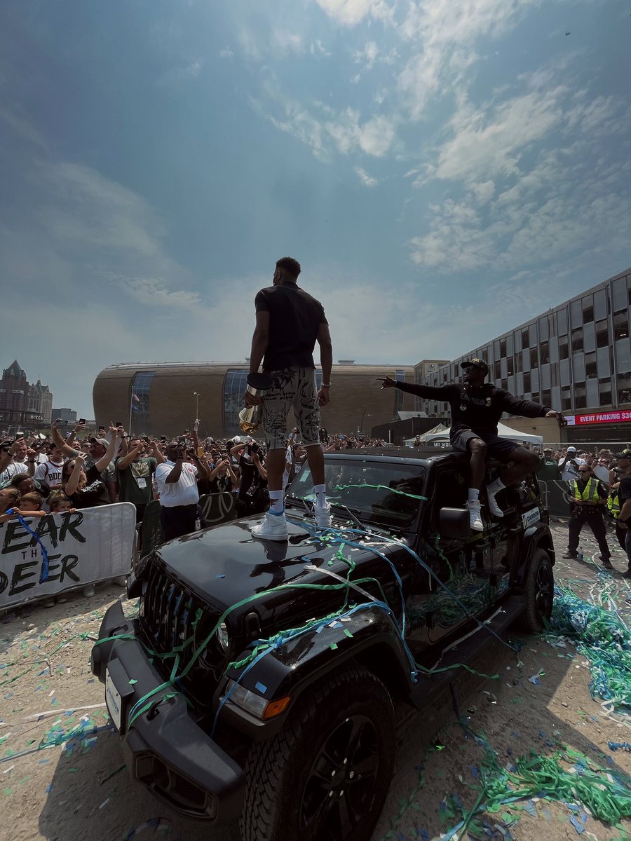 📸 <a href="/jennylynnfisch/">Jenny Fischer</a> really went and captured two of the most iconic NBA Finals photos