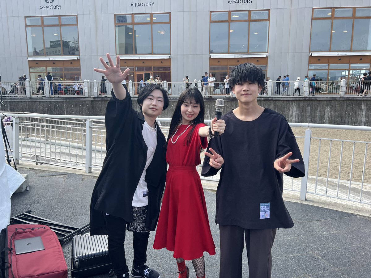 SWALLOW9100hono's tweet image. 『HOME TOWN MUSIC  LIFE 2023』1日目!!
無事にライブ終了ー!!
盛り上がりました!
強風すらイイ感じ。
物販も沢山の方にお越しいただいて、ありがとうございます!
夜なべして描いた絵がどんどん旅立って、もう3分の1くらいしか残ってない!😂嬉しいです!
CRAZY CIDERうまかった🕶
#HTML2023