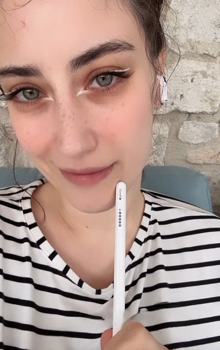 Hazalikom 🤍

<a href="/HazalKaya110/">Hazal Kaya</a> #HazalKaya