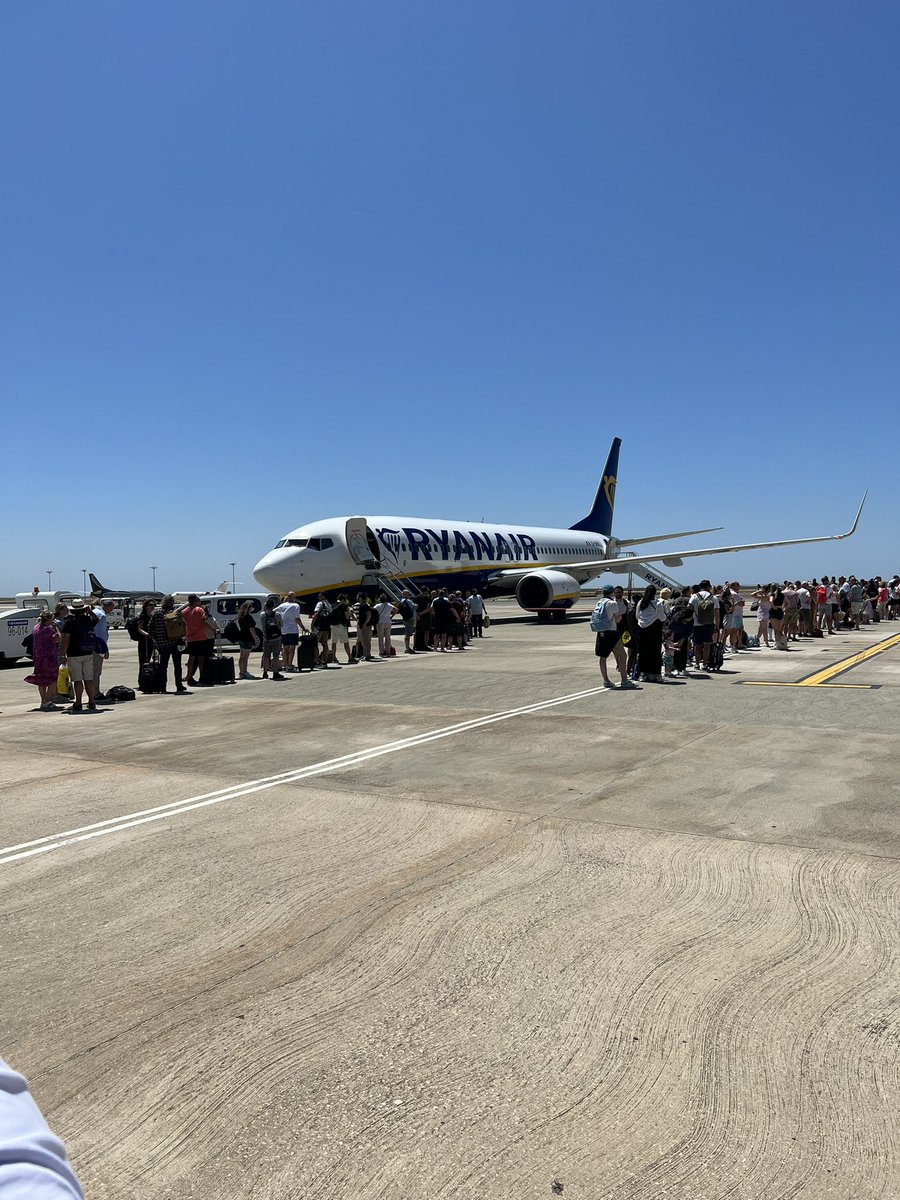DHucks6's tweet photo. Absolute shambles from @Ryanair keeping old folks , kids and pregnant ladies standing in the baking heat for 45 minutes! 🤷🏼‍♂️😳 https://t.co/QilGgBzvLV