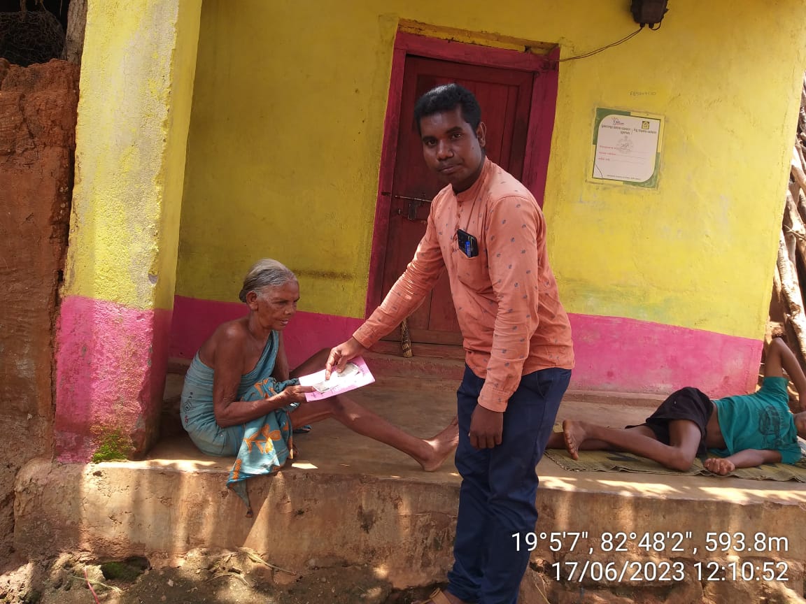 BDODasamantpur's tweet photo. OAP for June paid to Chaiti Muduli.#Deepa Barik #DM Koraput #DSSO Koraput https://t.co/yYJX8kzkeX