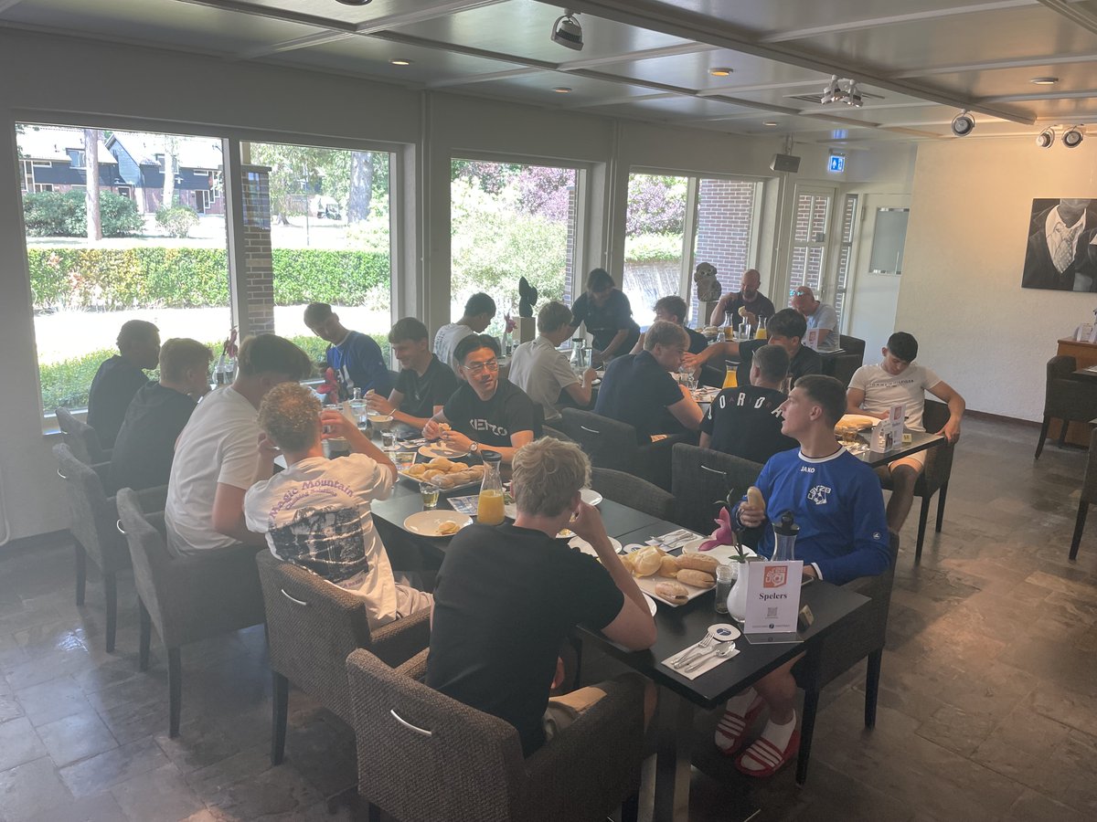 Wij bedanken 𝐂𝐒𝐕'𝟐𝟖 𝐉𝐎𝟏𝟗-𝟐 <a href="/csv28/">CSV'28</a> voor de komst naar #Hoenderloo <a href="/HotelHoenderloo/">Fletcher Hotel Hoenderloo</a> en wensen het team veel succes met het 019 toernooi bij VOW in #Veghel

#csv #voetbal #csv28 #trainingskamp #zwolle  #fletcherfootball #toernooi #veluwe #training #teambuilding #voetballen