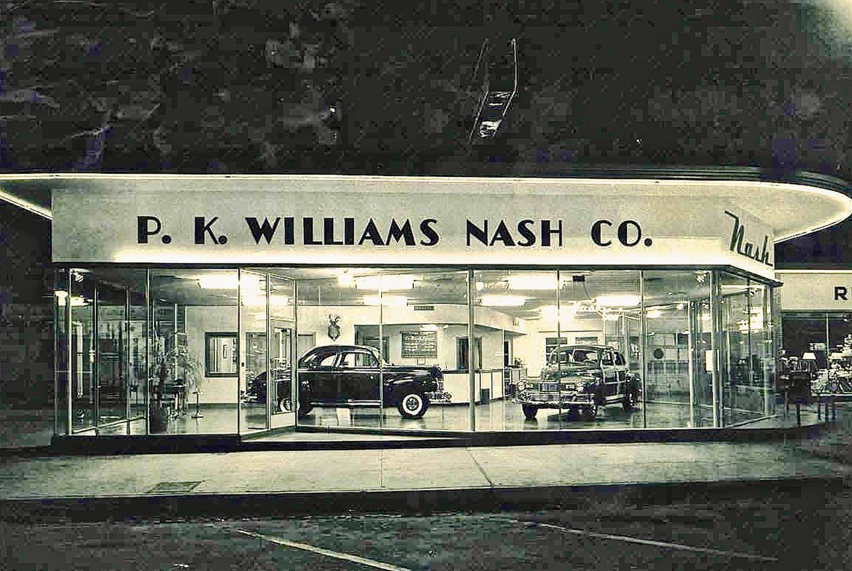 1947 photo of the P. K. Williams Nash dealership, 200 Congress Avenue, Austin, Texas.