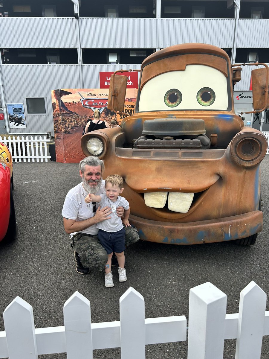 kerrilee84's tweet photo. My son got to meet his absolute idols today at #americanspeedfest #brandshatch #brandshatchamericanspeedfestdisney https://t.co/PfD086zrdO