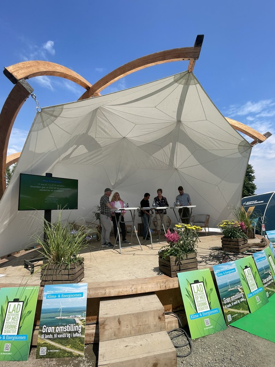 PernilleRype's tweet photo. Så diskuterer vi, hvordan vi gør CO2 til en ressource - fangst, lagring og udnyttelse af carbon på klima- og Energiscenen @Innofond #fmdk #dkgreen https://t.co/nQdlECjFf0