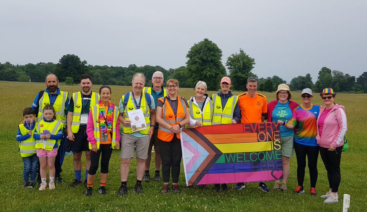 What a morning ! The weather did not spoil the fun and huge thank you to the amazing volunteers who brought their own sunshine and colour 🌈 . 
#loveparkrun 
#parkrunabú 
#MensHealthWeek #Pride2023