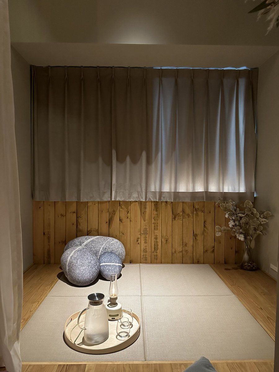 totonoigirl's tweet photo. ⚪︎の部屋こんな感じ🧖‍♀️💕自分の行ける時間とサウナの空きの兼ね合いでまだ⚪︎の部屋にしかいけてない..🥺他の部屋がめっちゃ気になるー😍休憩するとこもいい感じだし、サウナの環境がよすぎる!
水風呂🧊専用の冷凍庫あるのが本当に🙆‍♀️💮そのままひっくり返していれてるw https://t.co/pagaQjvacS