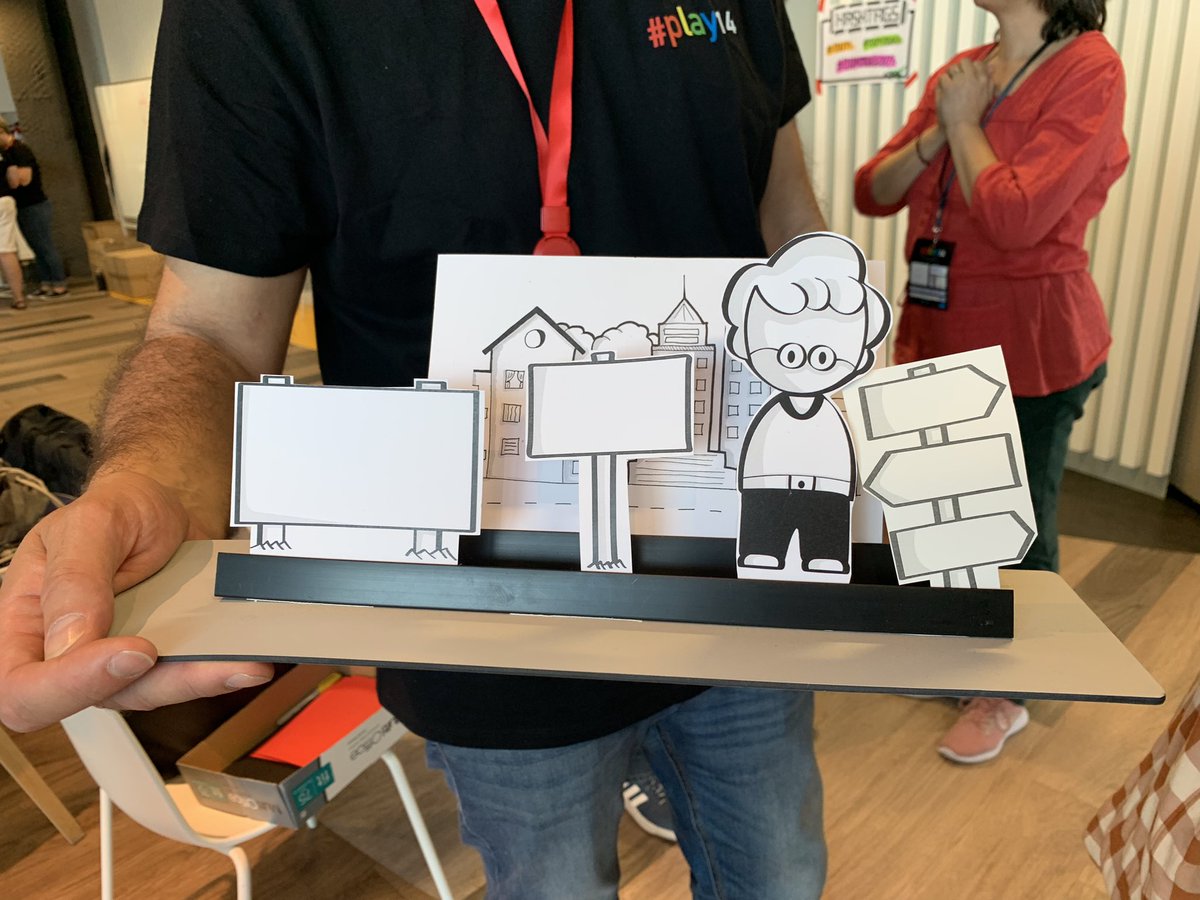 Matinal intensa en #play14madrid: 6 salas, 9 talleres y 3 intensas horas en un #openspacemarket en el que hemos compartido experiencias y nos hemos empapado de dinámicas, icebreakers, juegos, contactos… 
#TalleresMolones #AprenderHaciendo #MadridMola #CompartiendoExperiencias
