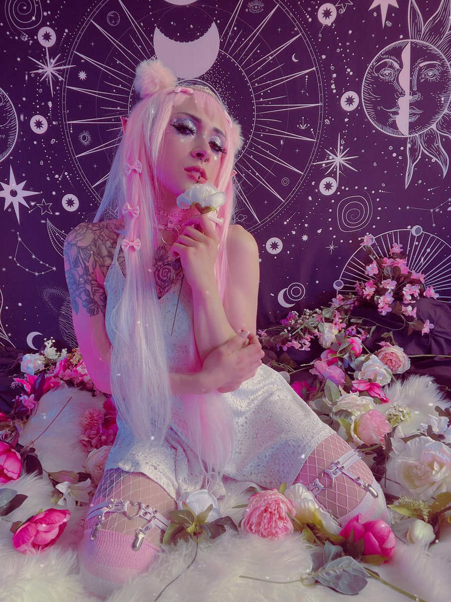 ppixieghoul's tweet photo. ♥P♥i♥n♥k♥ I♥c♥e♥
.
.
#elf #pixie #elfgirl #pixiegirl #elfy #elfcosplay #pixiestyle #pixielife #pink #pinkaesthetic #pinkpinkpink #pinkhair #pinknails #pinkflowers #flowers #flowerpower #flowerlovers #cosplay #cosplayer #gamer #gamergirl https://t.co/gIUWpIM7km