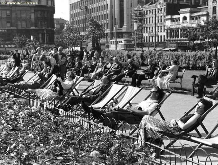 PICTURE: When hot, humid days were simply that and not a symbol of the last days. Mancunians taking advantage of some summer sunshine in Piccadilly Gardens, 1958. #PiccadillyGardens #Manchester #nostalgia #climatescam