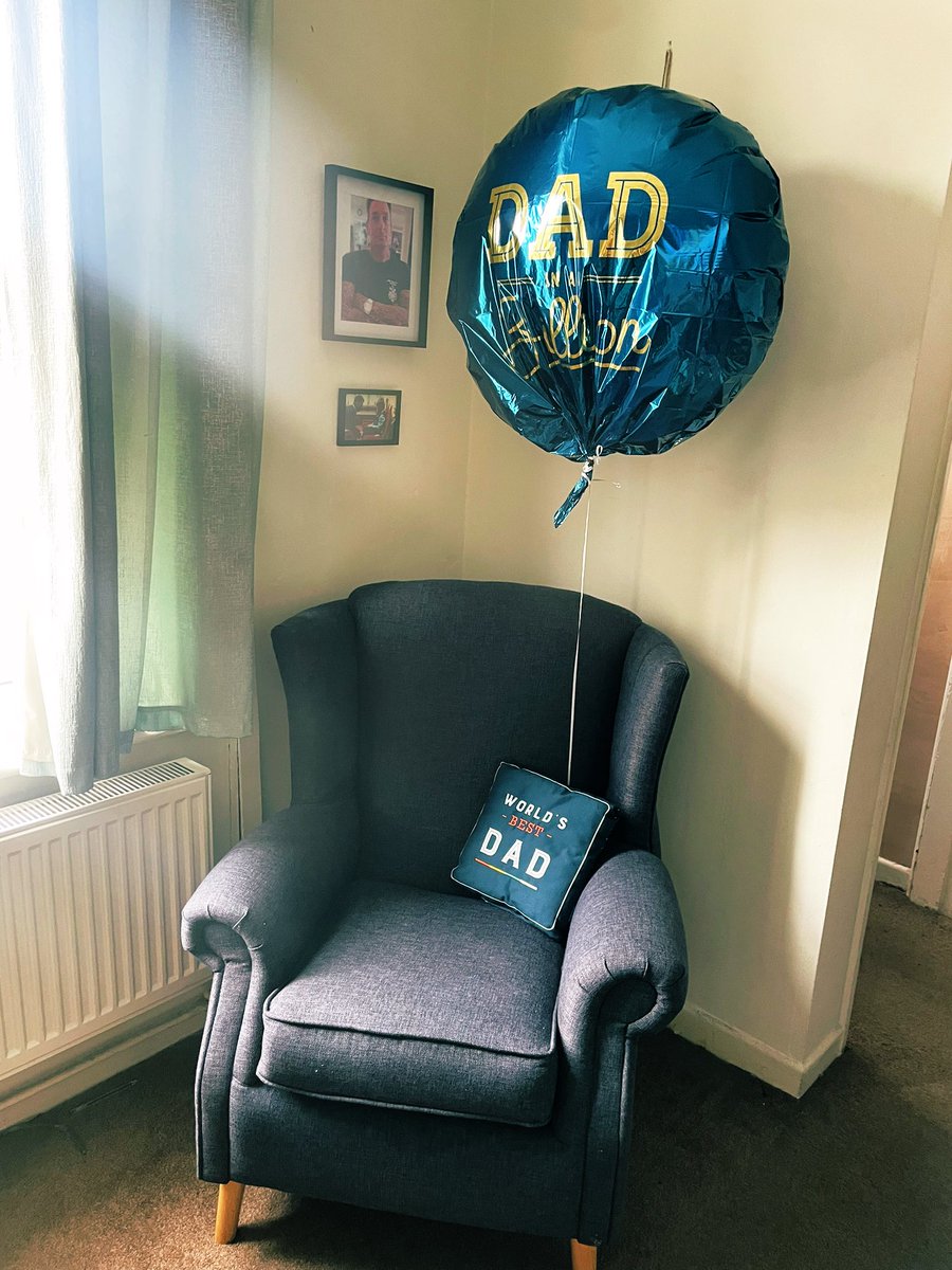 Top wife points go to me! Made our Aaron a “Dad corner” for Father’s Day, safe to say he’s over the moon with it. Happy husband! … Balloon went pop as soon as I got home can’t have it all can you 😵‍💫 #FathersDay2023 @azzawink We love you 🫶🏼 #bestdadever