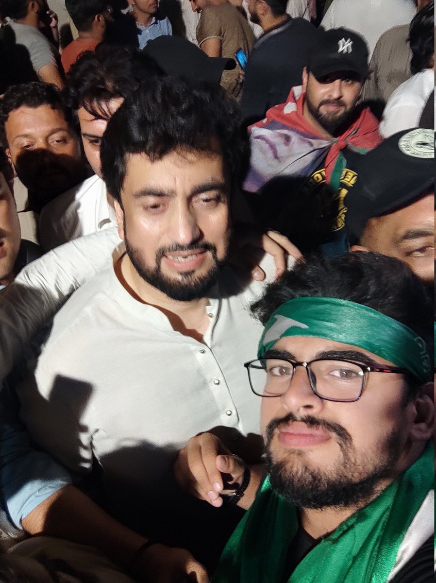 When they tried to arrest IK for the first time from banigala on 21-22august night.
@ShehryarAfridi1 spent the whole night at banigala to protect our leader @ImranKhanPTI.

I salute to Shehryar Afridi for standing against all the torture. Stay strong sir. 
You are our hero.