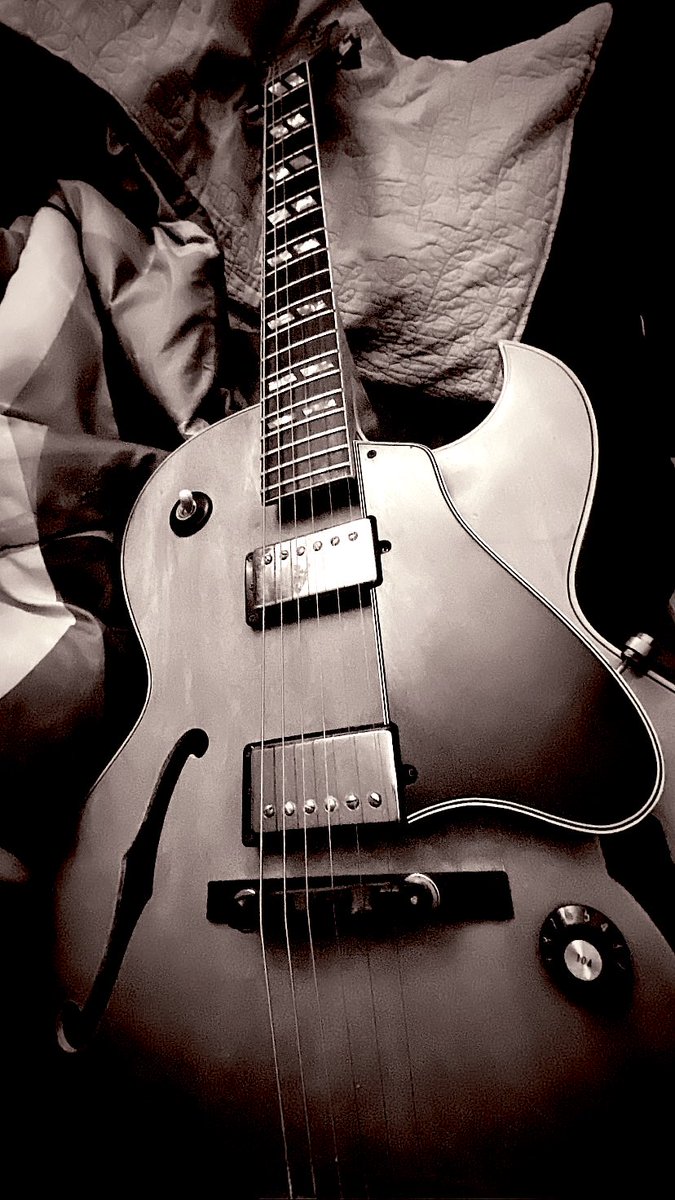 RamirezAlujas's tweet image. ¡Buenos días! Un sonido ritual para un sábado habitual... 
m.soundcloud.com/lvaro-ram-rez-… @redmatriz #SoundCraftLab #SCL #GibsonES175D