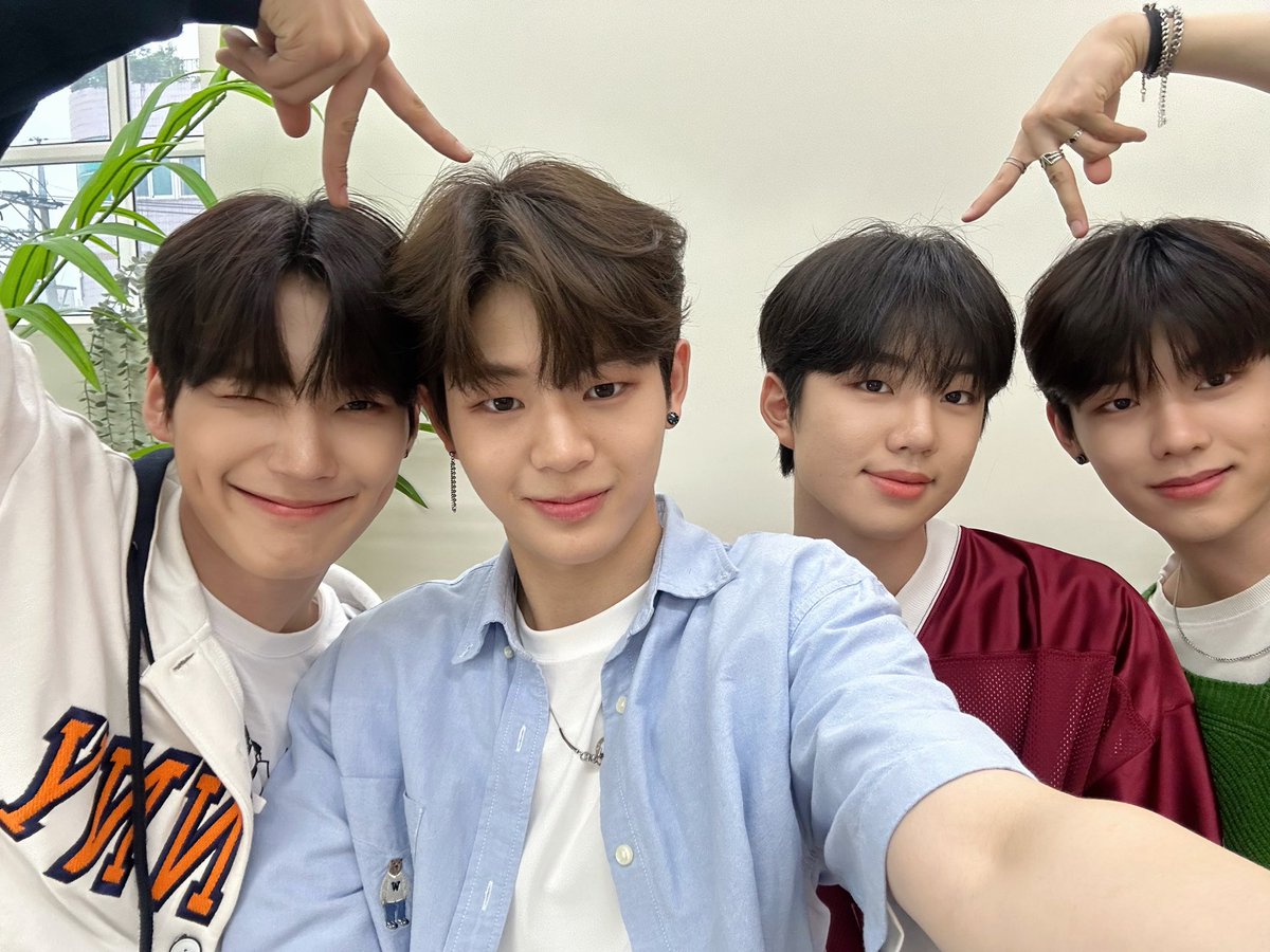 wakeone_trainee's tweet photo. 🩵💚💜❤️🍒

#박한빈 #PARKHANBIN
#이정현 #LEEJEONGHYEON
#문정현 #MUNJUNGHYUN 
#박지후 #PARKJIHOO https://t.co/ZhLgAmvOxB