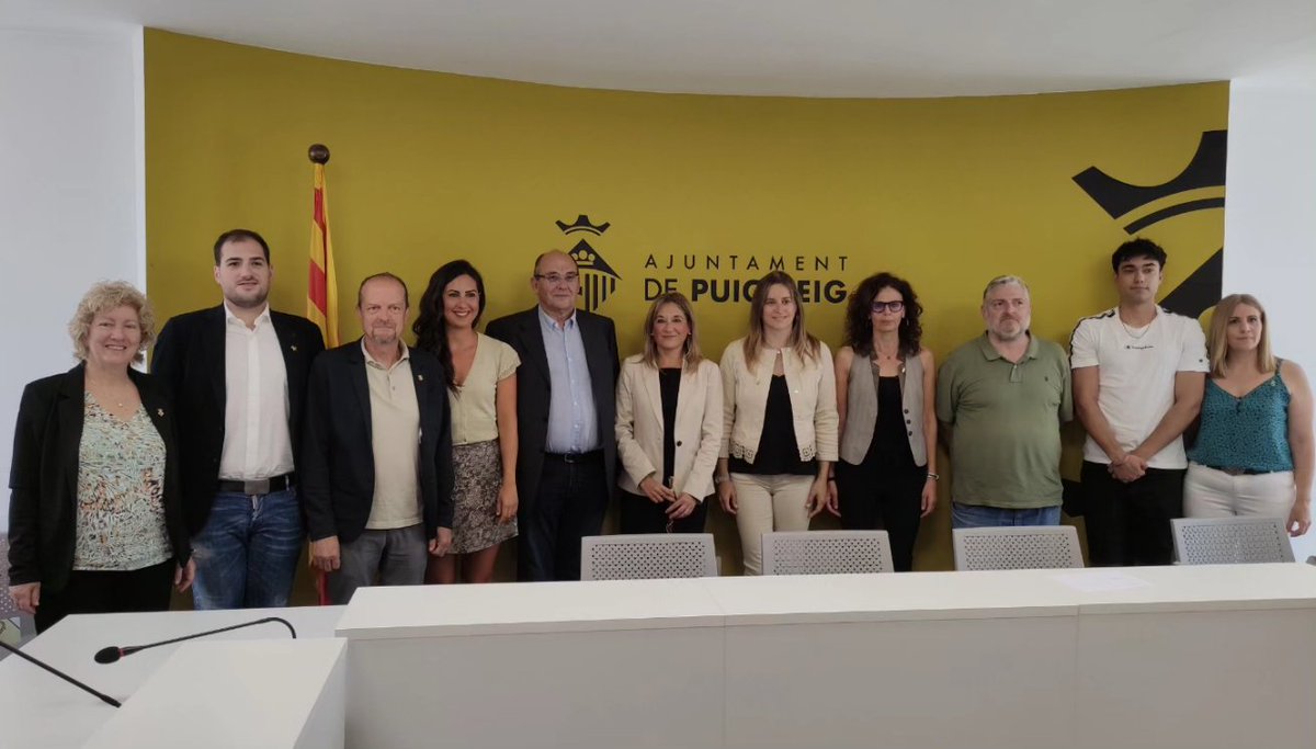 AjPuigreig's tweet photo. ▶️ Puig-reig ha constituït, aquest dissabte, el nou ajuntament. El ple ha investit a Eva Serra com a primera alcaldessa del municipi.

▶️ Llegeix tota la informació a  https://t.co/LeHcLV67il https://t.co/nNlTDBwj5U