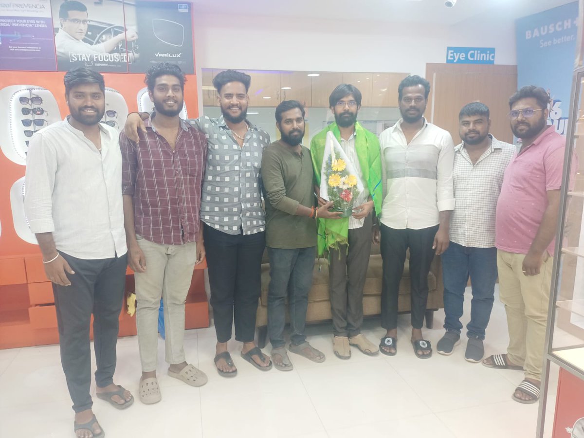 JSP_SLPOfficial's tweet photo. ఈరోజు శేరిలింగంపల్లి నియోజకవర్గం ఇంచార్జ్ @drmaadhavareddy గారిని మర్యాదపూర్వకంగా వివేకానంద నగర్ డివిజన్ నాయకులు @PrawinSahuJsp గారు మరియు జనసైనికులు కలవడం జరిగింది
@JanaSenaParty @PawanKalyan
@JSP_SLPOfficial #JoinWithJSP
@JSPTelangana
#JanasenaParty #PawanKalyan https://t.co/k8l4YCxQA9
