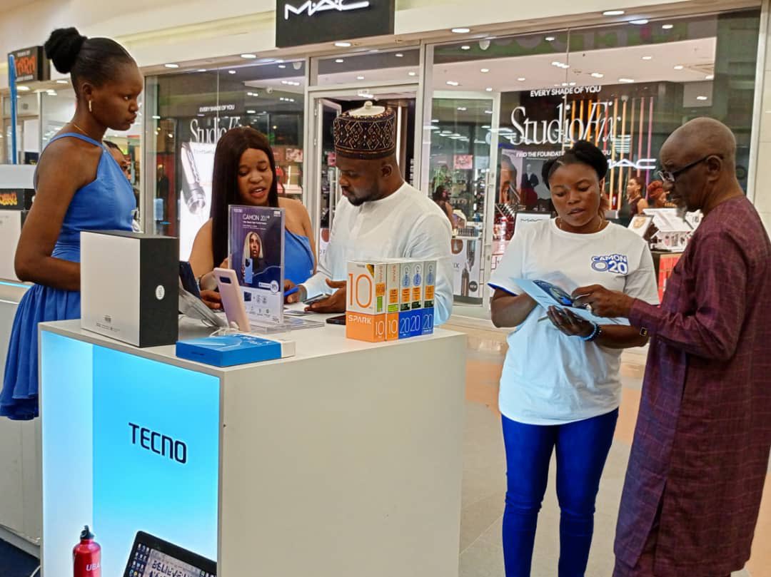 Cross will be live at the CAMON 20 mall activation in Abuja today!!
Don’t miss this chance to see him and to get the device. 

TECNO has some gifts packaged for you😊

#CAMON20Series