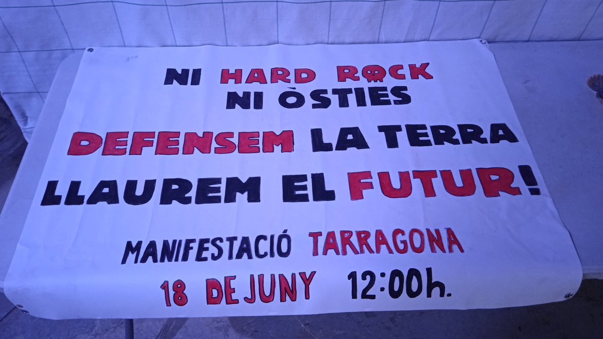 CSALoMaset's tweet photo. El #PRIDE tambe lluita per la defensa de la terra ✊🏽 https://t.co/AKB0w2Tv22