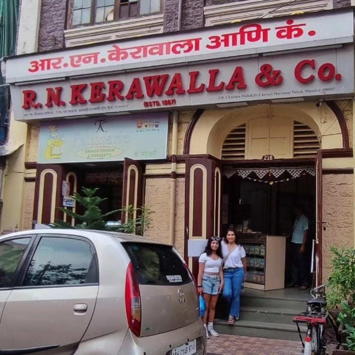 Khaki_Tours's tweet image. Tejal signed up for an #IraniChai food walk along with her family as she wanted her daughter, who had grown up in the #US, to know more about her #Zoroastrian roots. The role of Parsis in the growth of the city, and the extent of #Parsi influence to be seen in this area was a