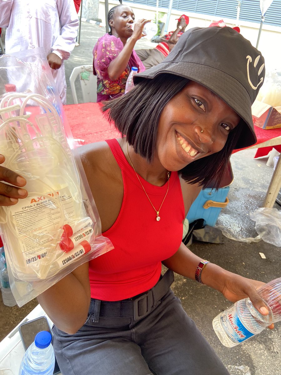 Twentiesrant's tweet photo. Toyin a twenty-something donating blood today at Surulere 🥳🎉 #stepupforsicklecell #sicklecellawareness https://t.co/FqmRX3VA3c