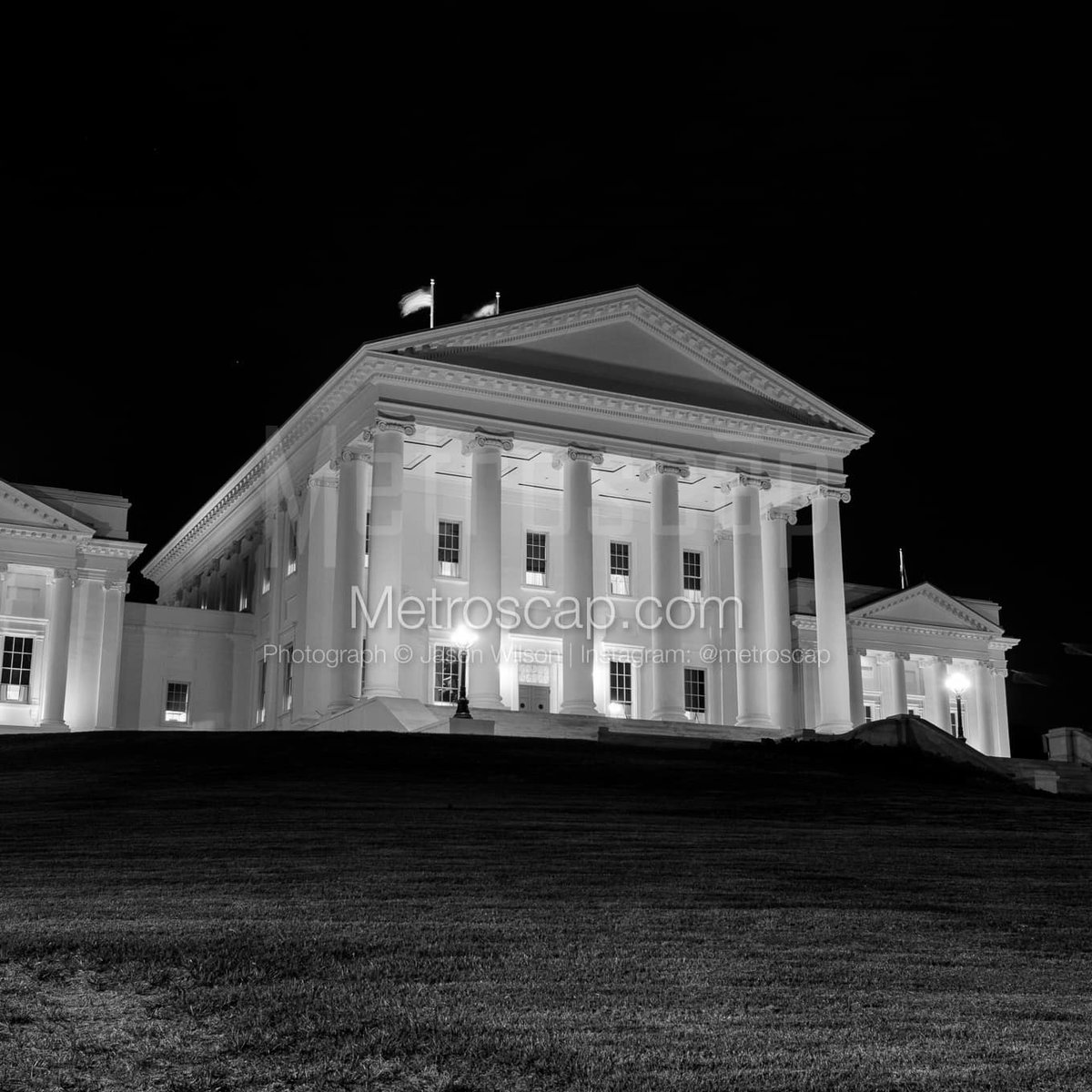 Richmond pictures Black & White: The Virginia Statehouse at Night #richmond #richmondva #visitrichmond #rva #rvax #richmondvirginia #loveva #BlackWhite | metroscap.com/richmond-lands…