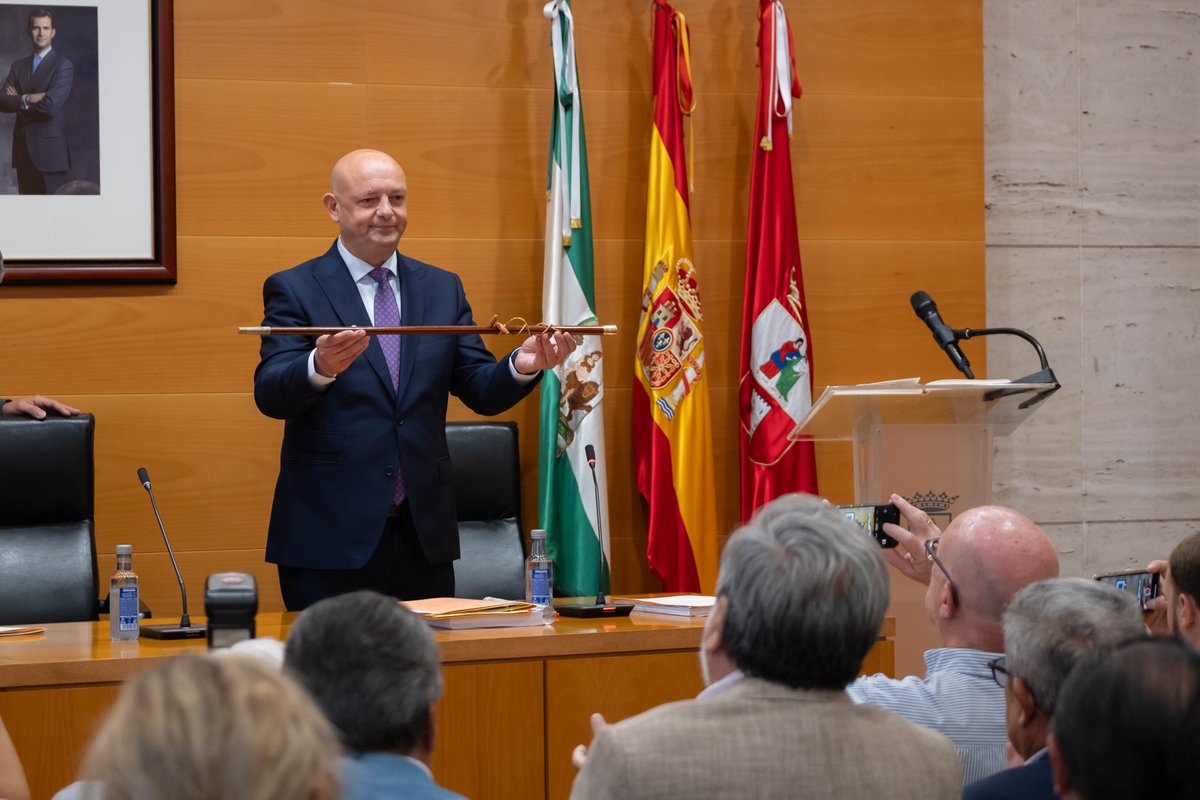 pacorodriguezdh's tweet photo. Gracias #DosHermanas por otorgarme  la confianza para continuar siendo vuestro Alcalde.

Seguiré trabajando, con la misma ilusión y dedicación, por el desarrollo y transformación de nuestra ciudad y por mejorar aún más la calidad de vida de las nazarenas y los nazarenos ¡Gracias! https://t.co/zd2CmQmJ8d