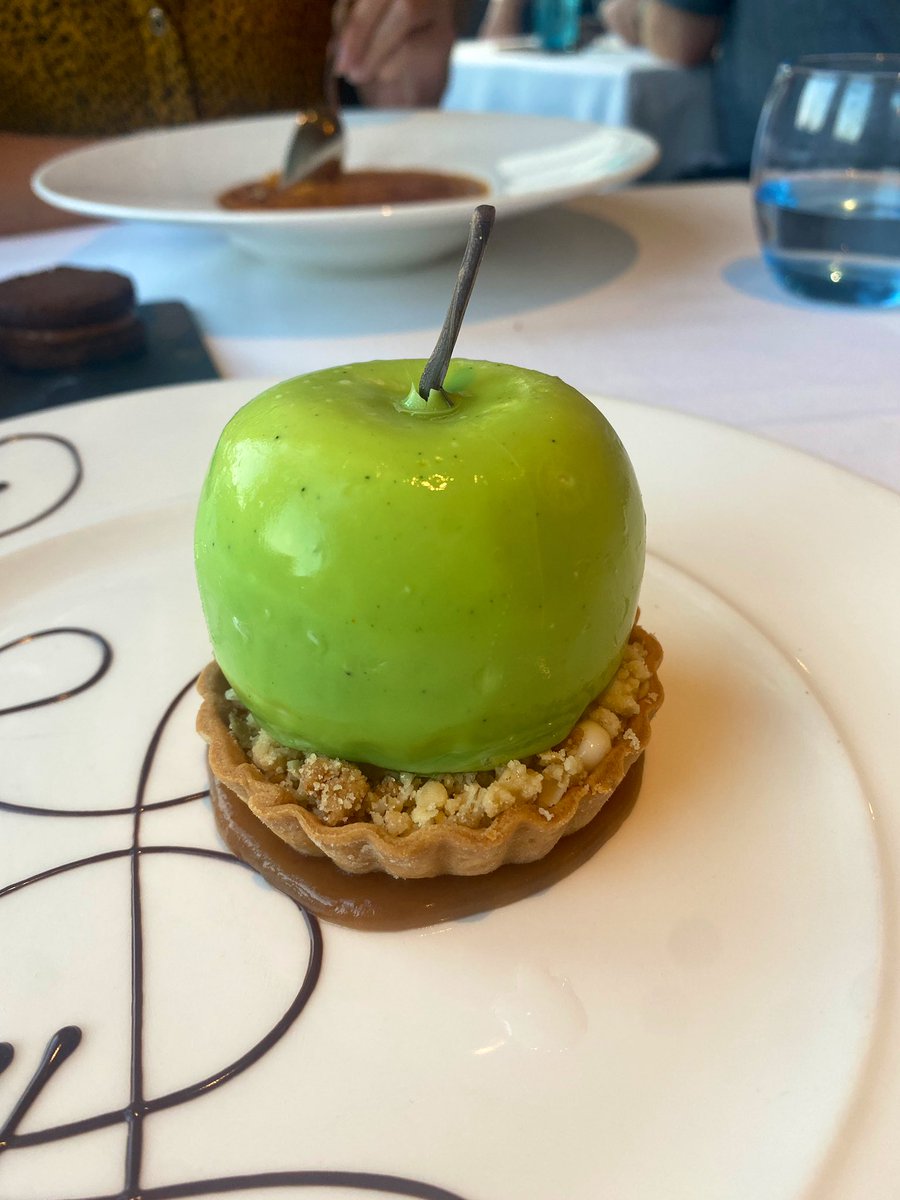 Superb dinner <a href="/TheHambrough/">The Hambrough Restaurant and Bar</a> this week. I am bloody lucky to have <a href="/MTomkinsonChef/">Matthew Tomkinson</a> cooking directly above my house.