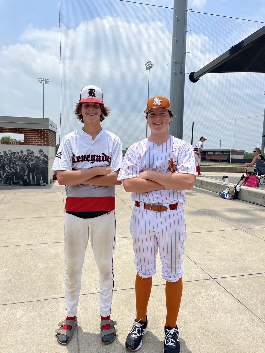⁦@ThePHSBaseball⁩ former teammates facing off against each other. Each got bragging rights against the other today. Futures are very bright. #uncommon #prosperproud ⁦@dylanstruwe08⁩ ⁦@JoshDebons⁩