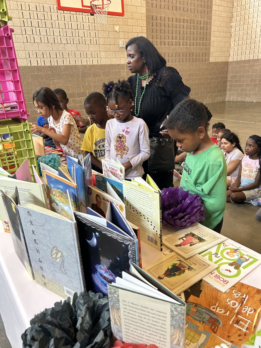 BetaMuOmegaAKA's tweet photo. BMΩ kicked off its Reading is Fundamental (RIF) Summer Reading Initiative at the Bethlehem Center on June 16, 2023. Chapter members served 59 students in grades pre-K through 6th by reading books to them and testing their comprehension. #SoaringwithAKA 
#AKA1908 
#SummerReading https://t.co/DZNGap2t8C