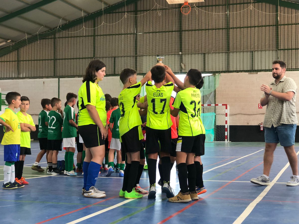 Buenas tardes!!! Está mñn hemos podido disfrutar del fútbol base, acompañando a nuestros amigos de Perales, con los que hemos pasado un buen rato. Finalizamos temporada 22/23 con muchas ganas de empezar en Septiembre. Muchas gracias a todos los que nos seguís durante todo el año!