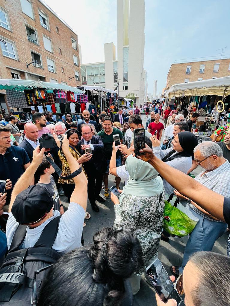 J’adresse tous mes remerciements à <a href="/fhollande/">François Hollande</a> qui s’est prêté ce matin au jeu des questions/réponses lors de notre #Facebook Live au <a href="/Ledouzecergy/">Le Douze Cergy</a> 
Les Cergyssois et Cergyssoises étaient ravis de vous revoir 😊