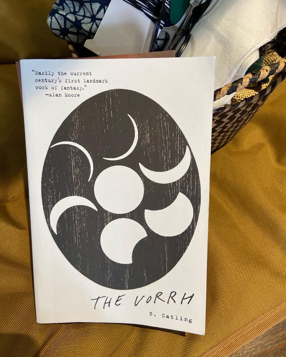 vexcavator's tweet photo. IG magicalsquirrelintexas:
Oh, why do books make my heart sing so? I am desperately in love with this book and all of its cast. Lucky for me it is only the first of three♥️♥️♥️ #thevorrh #bcatling #bookstagram https://t.co/U7dBWJA6AC