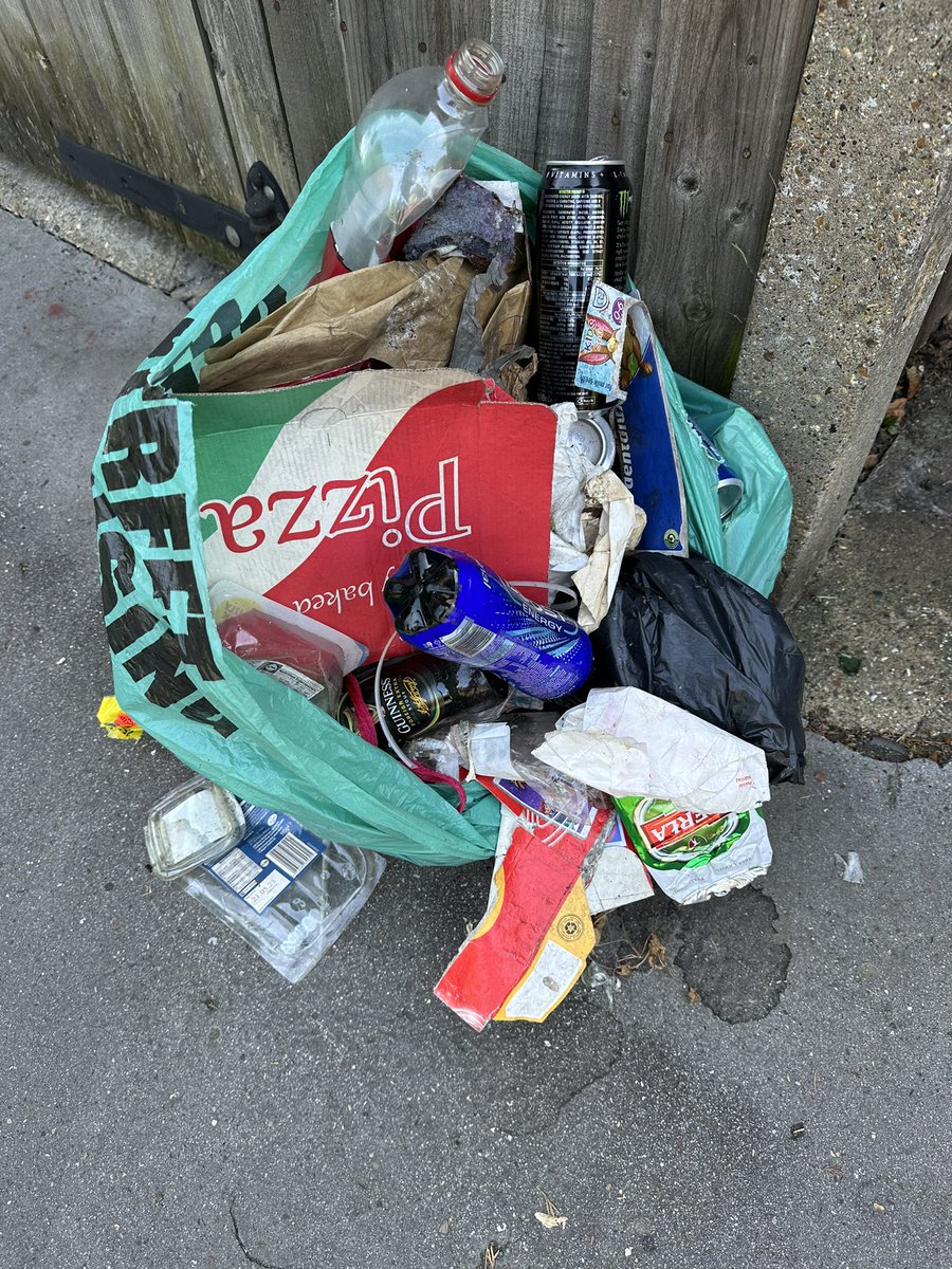 A common site now - street cleaner bags frequently left uncollected for many days & then ripped open by foxes/vermin. The litter is “recycled” back onto the street. This bag was left for over 1 week. No point in only doing 1/2 the job!👎 #norbury #croydon #sw16 #litter #veolia