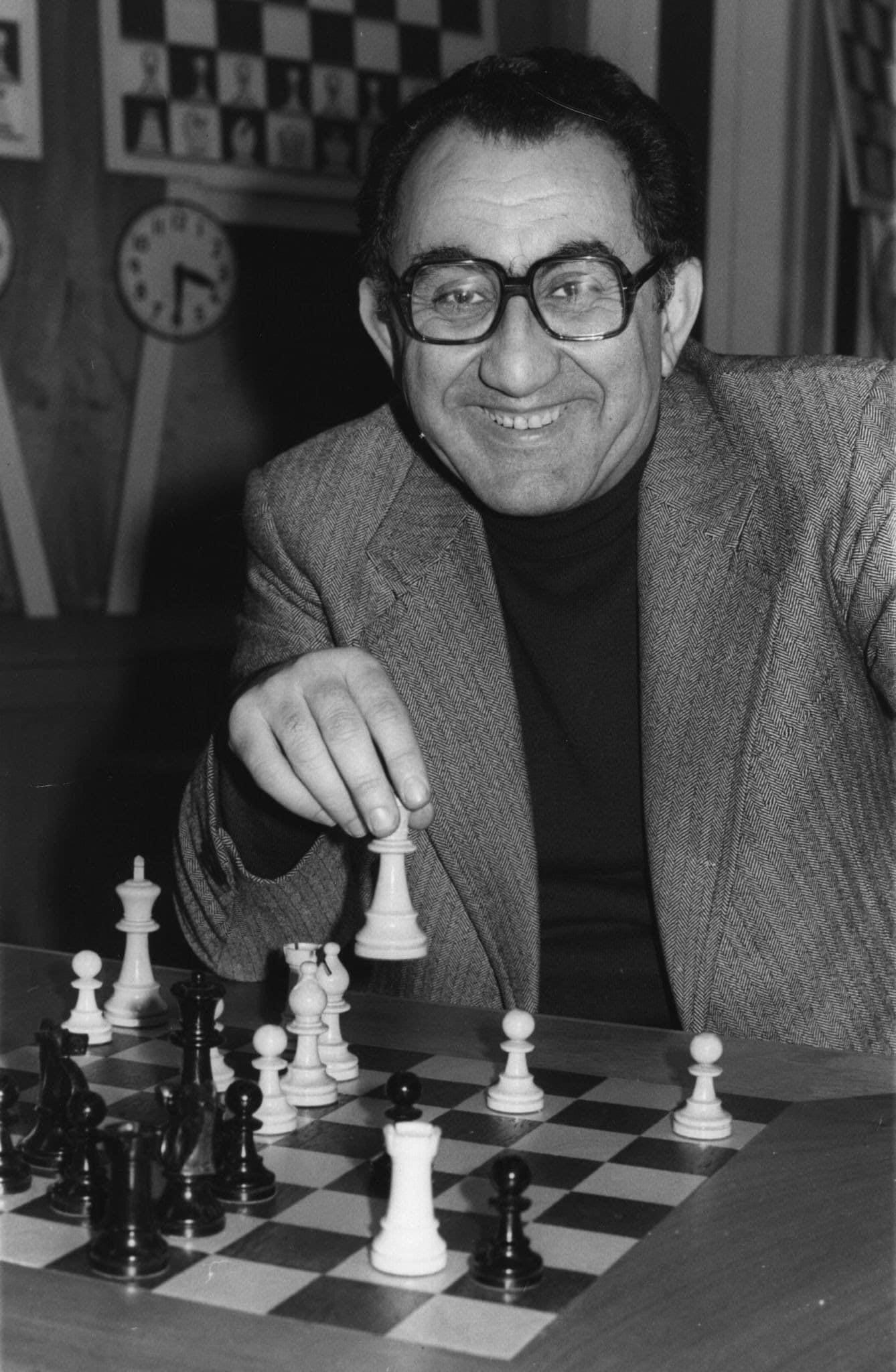 Europe Echecs on X: Tigran Vartanovich Petrosian (Տիգրան Պետրոսյան) June  17, 1929 – August 13, 1984 — « It is to Petrosian's advantage that his  opponents never know when he is suddenly