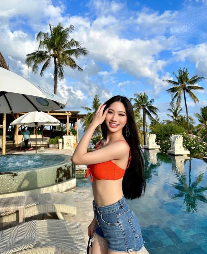 LovingValoffcl's tweet photo. [ Lovingval update ] 
A positive mindset can take you anywhere you want to go.❤️✨ 
Btw ga kuat dengan valerie with red 😭😭😍✨
[ Instagram update ] 
Keep support our Queen 💓
#Valerieavril #Lovingval #Missmegabintang2023 #beautyqueen #Indonesia #Bali https://t.co/btNFQ2fFPZ