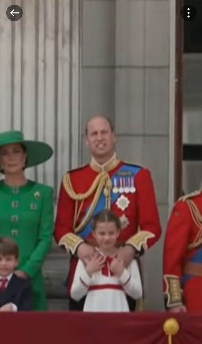 Princess Charlotte is daddy's little girl. 😭😍
#PrinceWilliam #PrincessCharlotte #TroopingTheColour