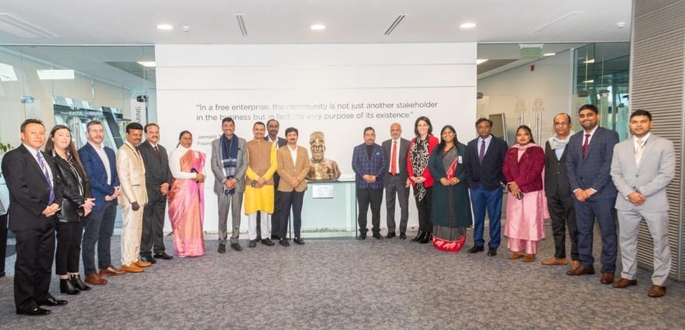 airnews_ranchi's tweet image. भारतीय संसदीय दल के उरुग्वे भ्रमण के दूसरे दिन #अंतर्राष्ट्रीय_योग_दिवस को लेकर आयोजित कार्यक्रम में भारतीय संसदीय दल के प्रमुख केंद्रीय संसदीय कार्य मंत्री @JoshiPralhad, रांची लोकसभा क्षेत्र के सांसद @SethSanjayMP सहित अन्य सांसद और अधिकारी मौजूद रहे। #IDY2023  #Hargharyoga